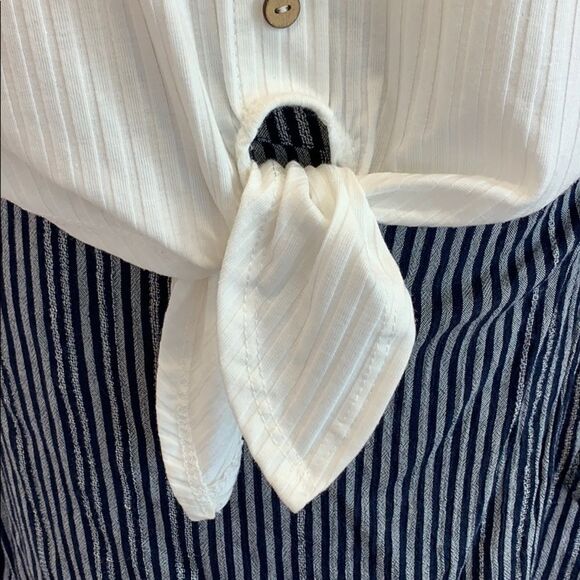 🎉 HP 🎉 Le Lis Tank Top White Knotted Button Down - Picture 3 of 6